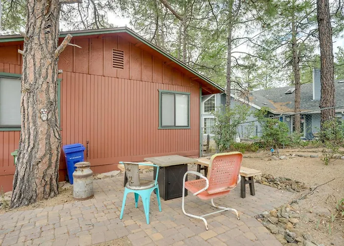 Holiday home 2 Mi To Arizona Christmas City! W/ Fireplace